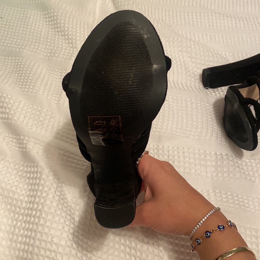 Heels - Picture 5 of 6